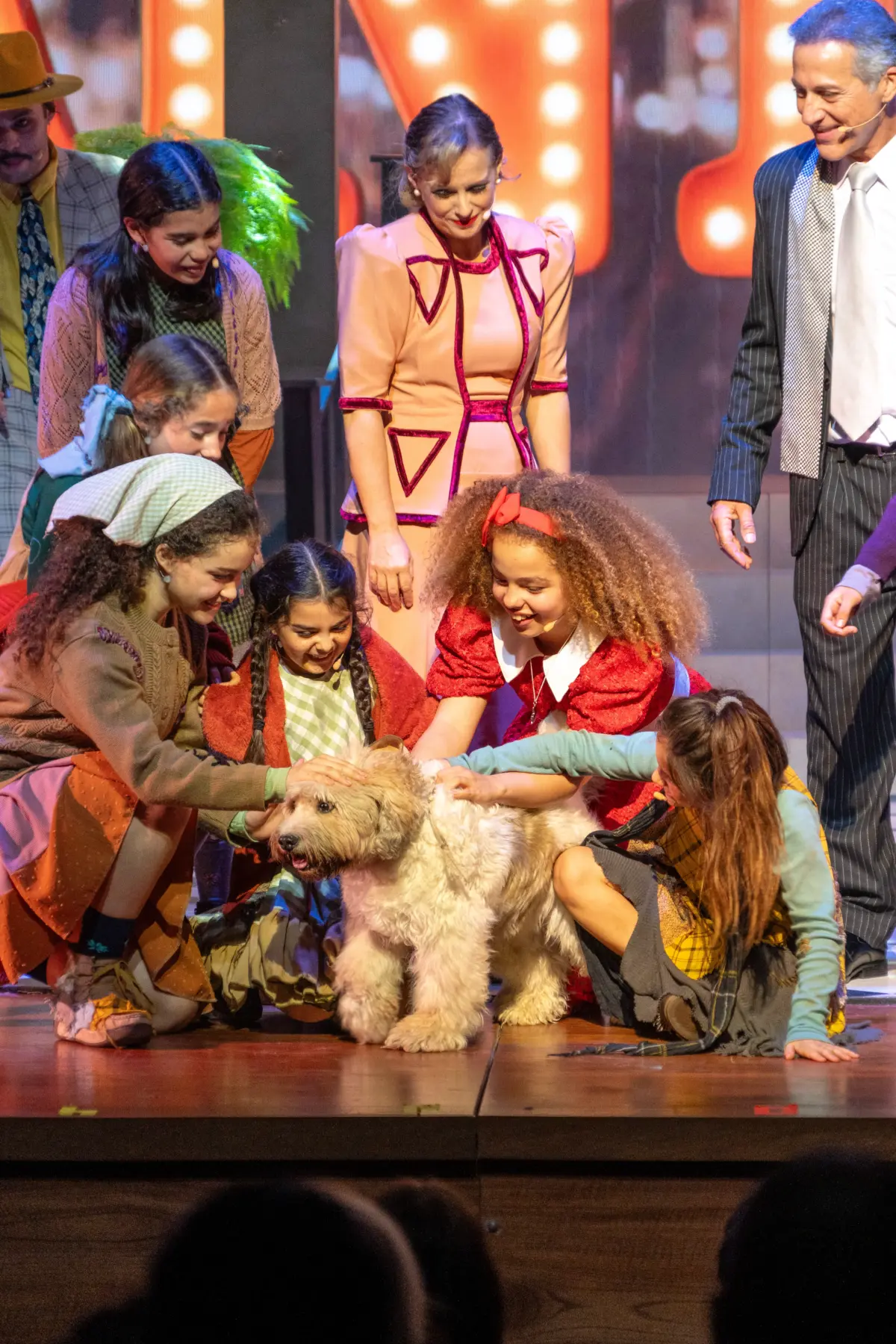 ¡ANNIE CONQUISTA AL PÚBLICO Y SE CONSOLIDA COMO UNO DE LOS GRANDES MUSICALES FAMILIARES DE LA TEMPORADA!