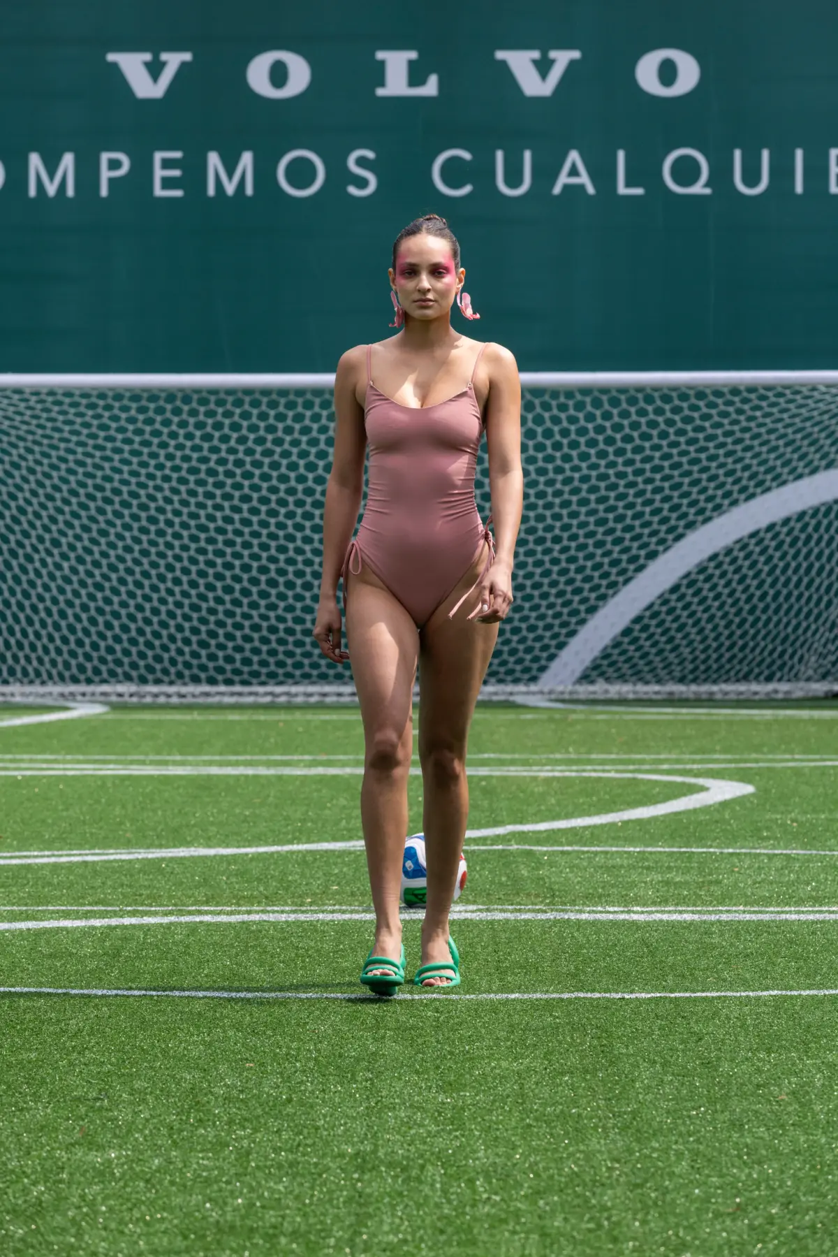 Volvo inaugura la Cancha Volvo en Sports Week Mx con moda, deporte y figuras emblemáticas del futbol Volvo inaugura la Cancha Volvo en Sports Week Mx con moda, deporte y figuras emblemáticas del futbol
