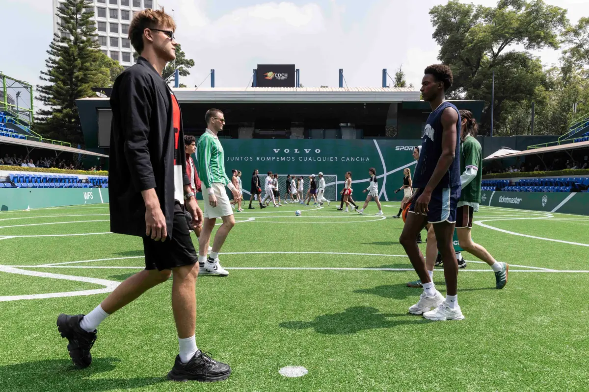 Volvo inaugura la Cancha Volvo en Sports Week Mx con moda, deporte y figuras emblemáticas del futbol