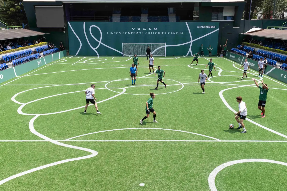 Volvo inaugura la Cancha Volvo en Sports Week Mx con moda, deporte y figuras emblemáticas del futbol Volvo inaugura la Cancha Volvo en Sports Week Mx con moda, deporte y figuras emblemáticas del futbol