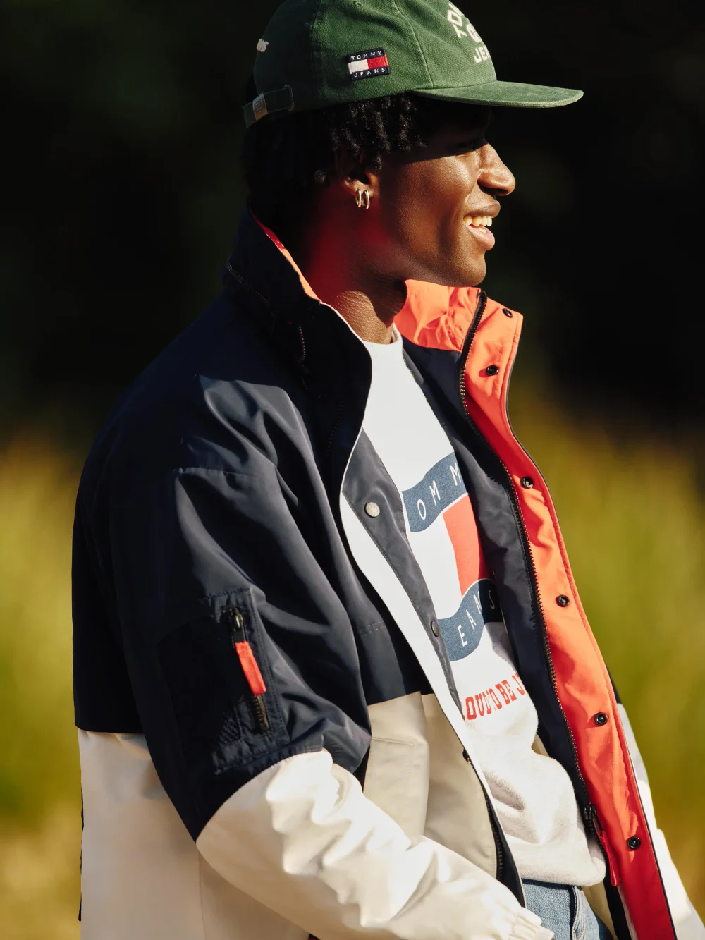 Tommy Hilfiger trae la campaña Primavera 2026 de Tommy Jeans a Londres con una nueva ola de autoexpresión Tommy Hilfiger trae la campaña Primavera 2026 de Tommy Jeans a Londres con una nueva ola de autoexpresión