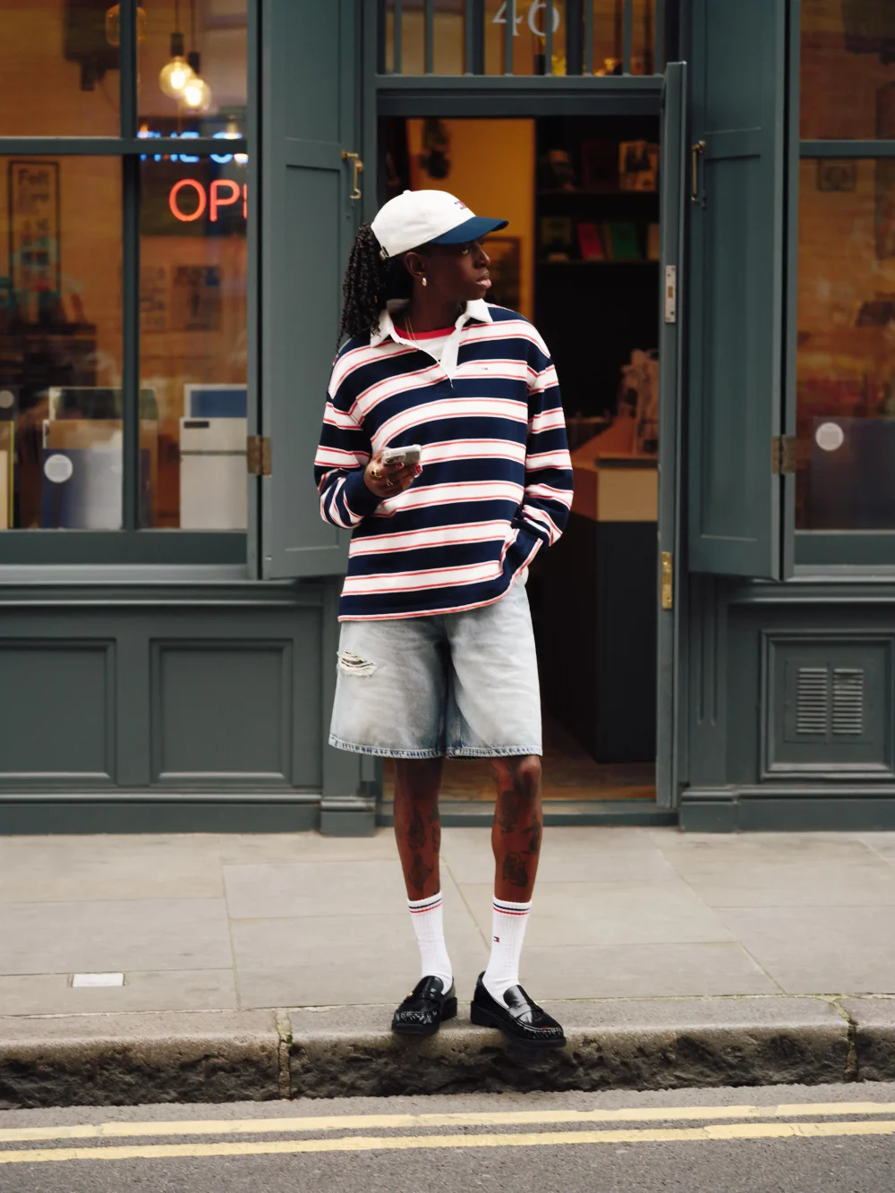 Tommy Hilfiger trae la campaña Primavera 2026 de Tommy Jeans a Londres con una nueva ola de autoexpresión Tommy Hilfiger trae la campaña Primavera 2026 de Tommy Jeans a Londres con una nueva ola de autoexpresión