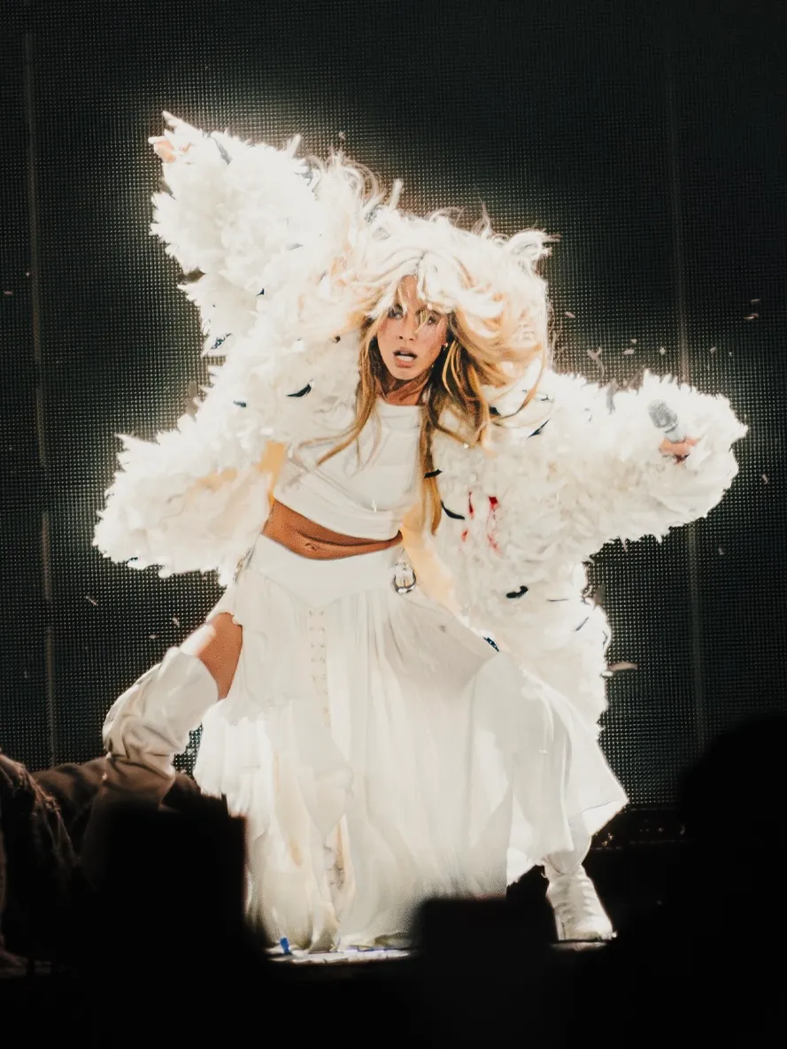 Tini luce DELOSANTOS en su gira internacional: “FUTTTURA World Tour”