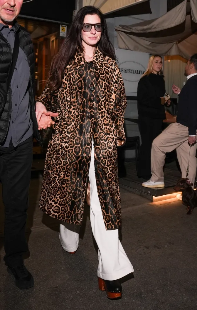 ANNE HATHAWAY IN MICHAEL KORS COLLECTION