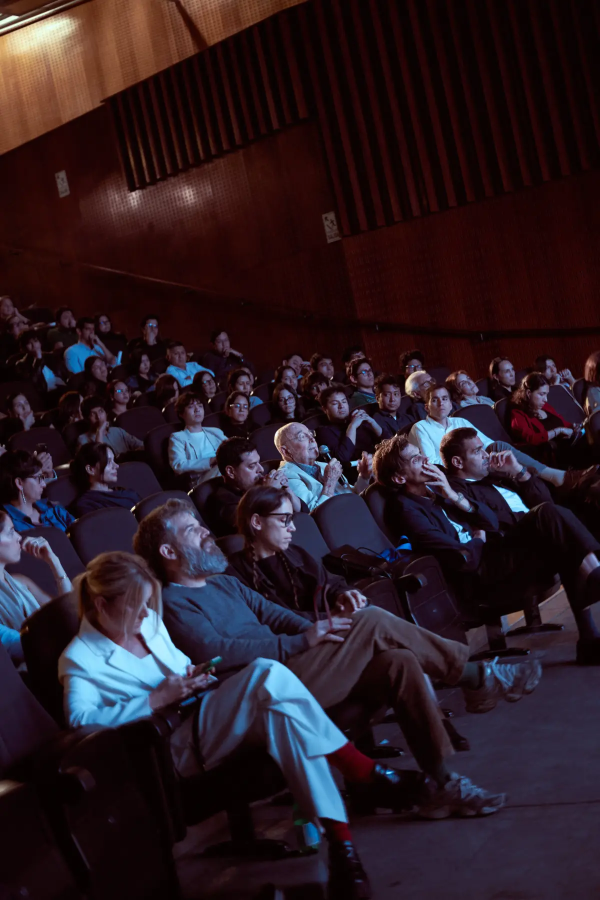 illusione presenta Concreto, un film y una conversación sobre un material esencial de Lima illusione presenta Concreto, un film y una conversación sobre un material esencial de Lima