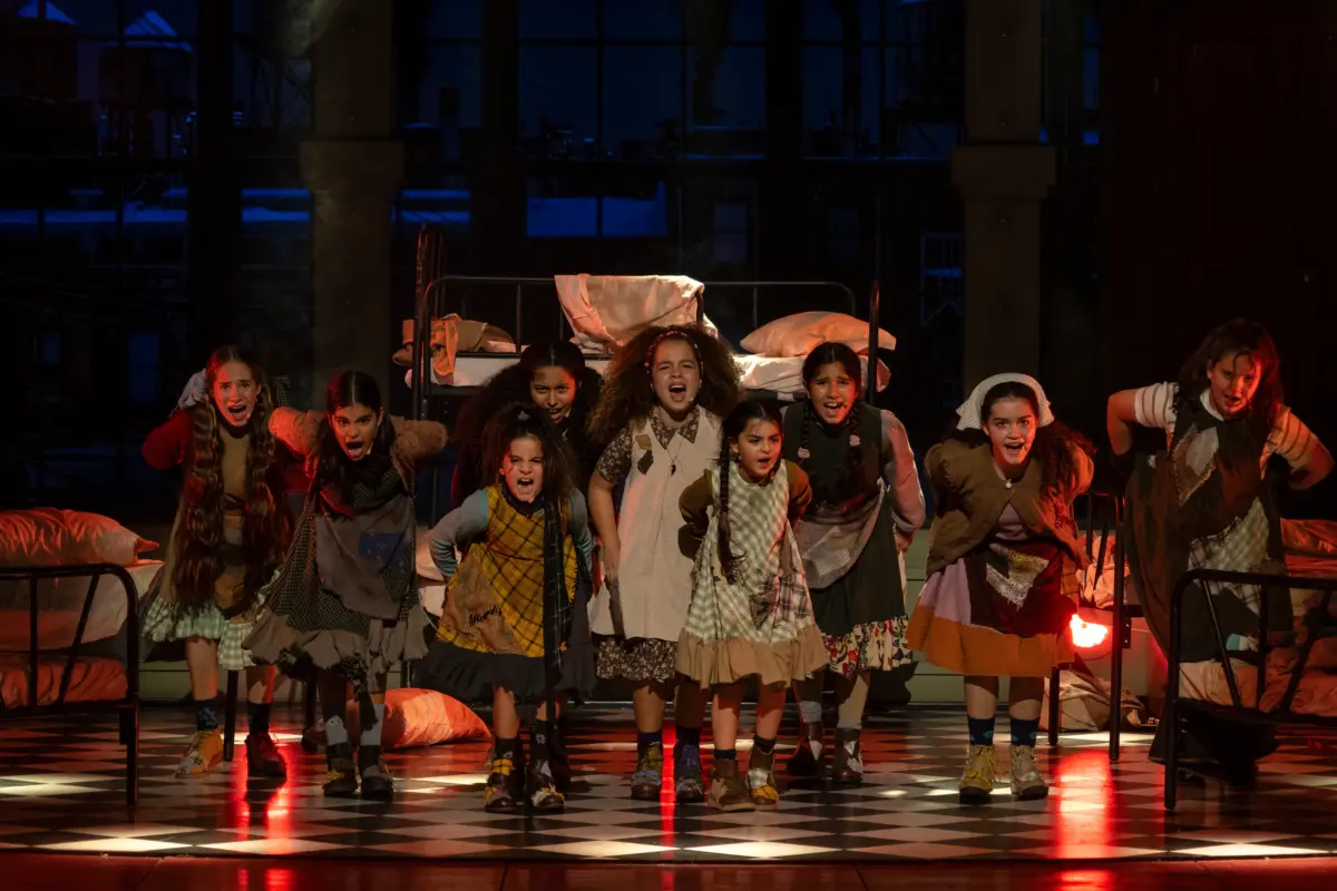 ¡ANNIE CONQUISTA AL PÚBLICO Y SE CONSOLIDA COMO UNO DE LOS GRANDES MUSICALES FAMILIARES DE LA TEMPORADA!