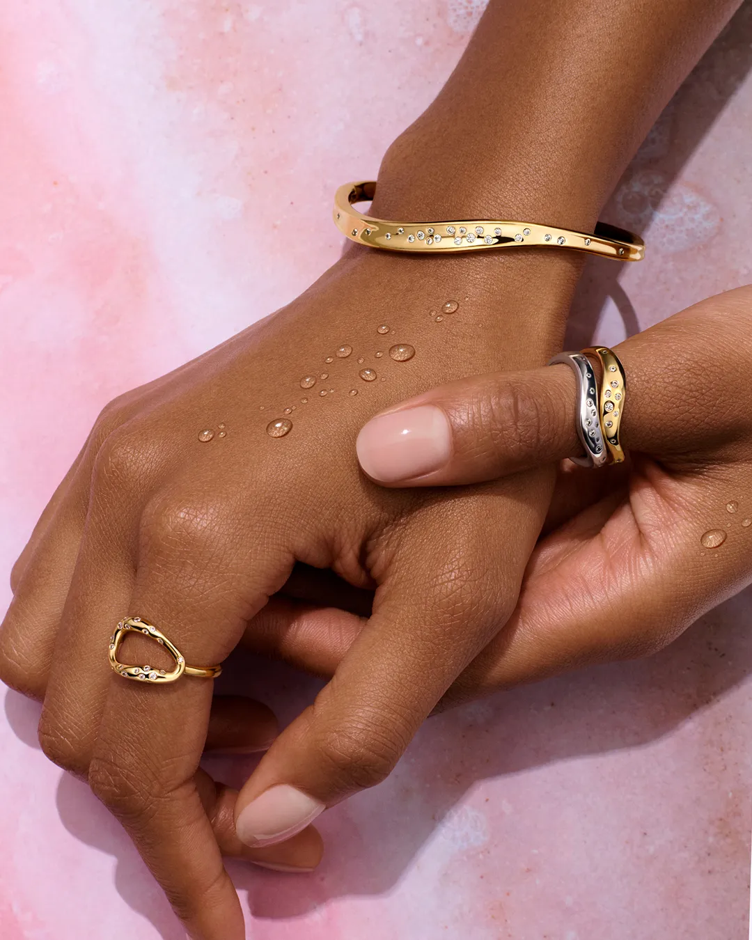 PANDORA PRESENTA ESSENCE OF SUMMER, UNA CELEBRACIÓN DE LA TRANSFORMACIÓN Y LA BELLEZA NATURAL PROTAGONIZADA POR TINI