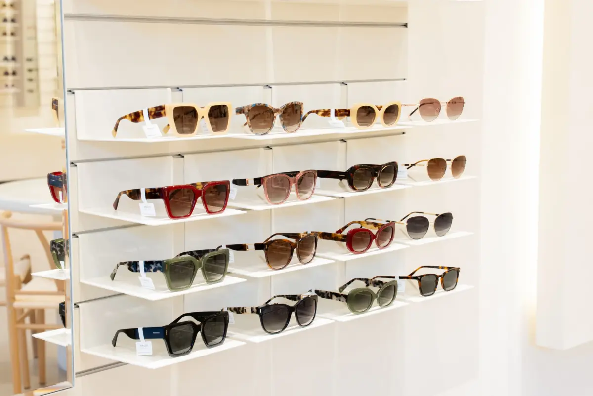 Cómo elegir los lentes perfectos para complementar tu outfit diario Cómo elegir los lentes perfectos para complementar tu outfit diario