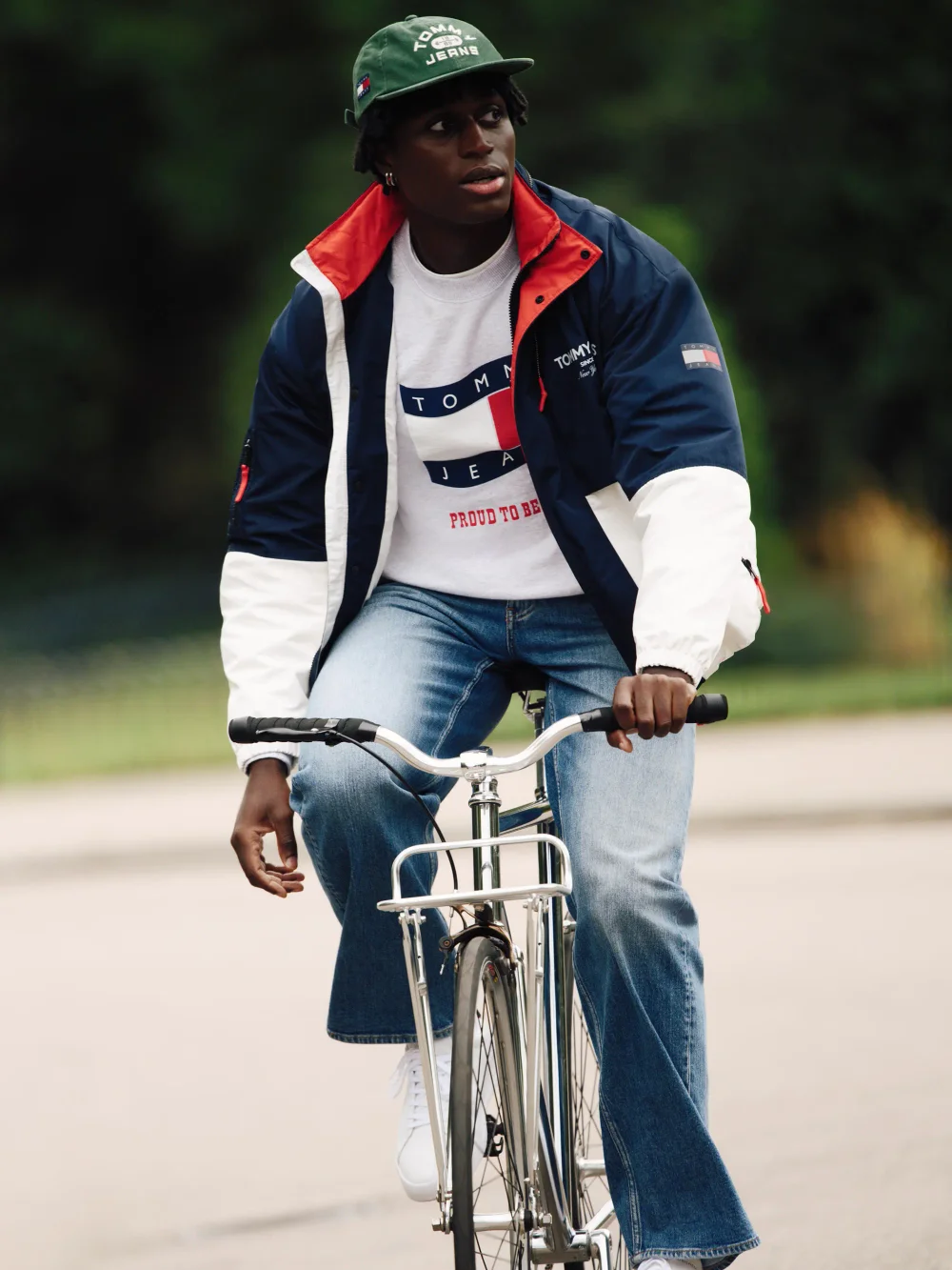 Tommy Hilfiger trae la campaña Primavera 2026 de Tommy Jeans a Londres con una nueva ola de autoexpresión Tommy Hilfiger trae la campaña Primavera 2026 de Tommy Jeans a Londres con una nueva ola de autoexpresión
