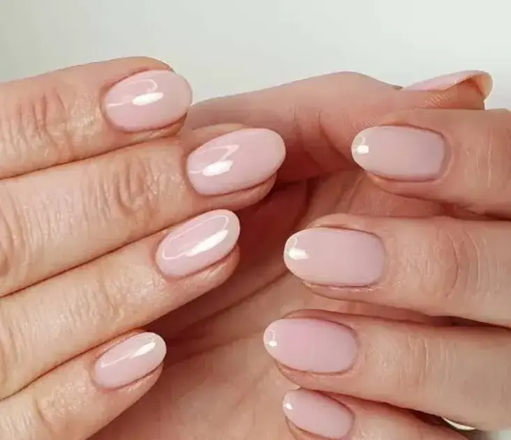 Milky Rosé Nails: la manicura minimalista que dominará la temporada