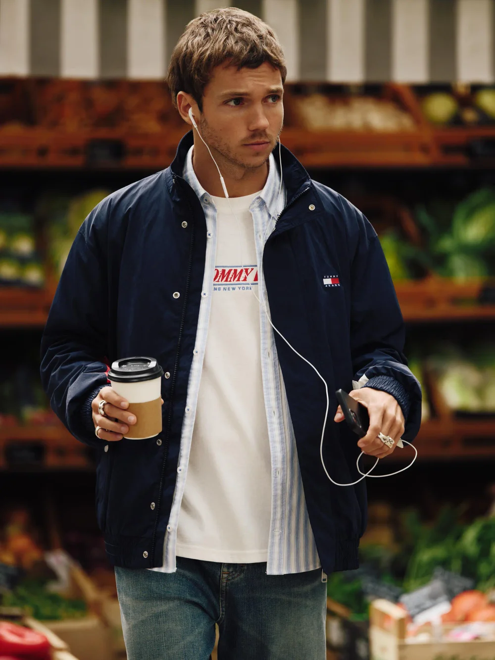 Tommy Hilfiger trae la campaña Primavera 2026 de Tommy Jeans a Londres con una nueva ola de autoexpresión Tommy Hilfiger trae la campaña Primavera 2026 de Tommy Jeans a Londres con una nueva ola de autoexpresión