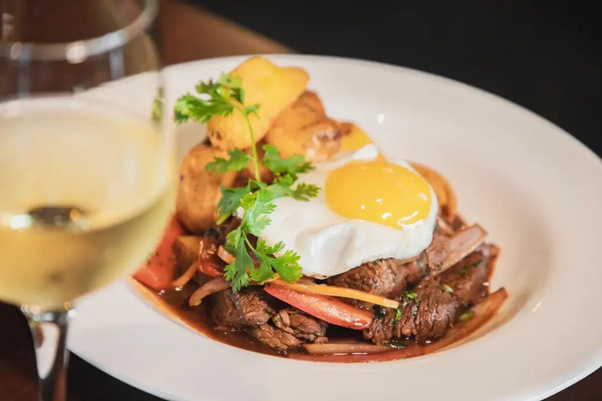 De un contundente desayuno con adobo a un almuerzo maridaje: una ruta por la cocina regional para celebrar el Día de la Madre
