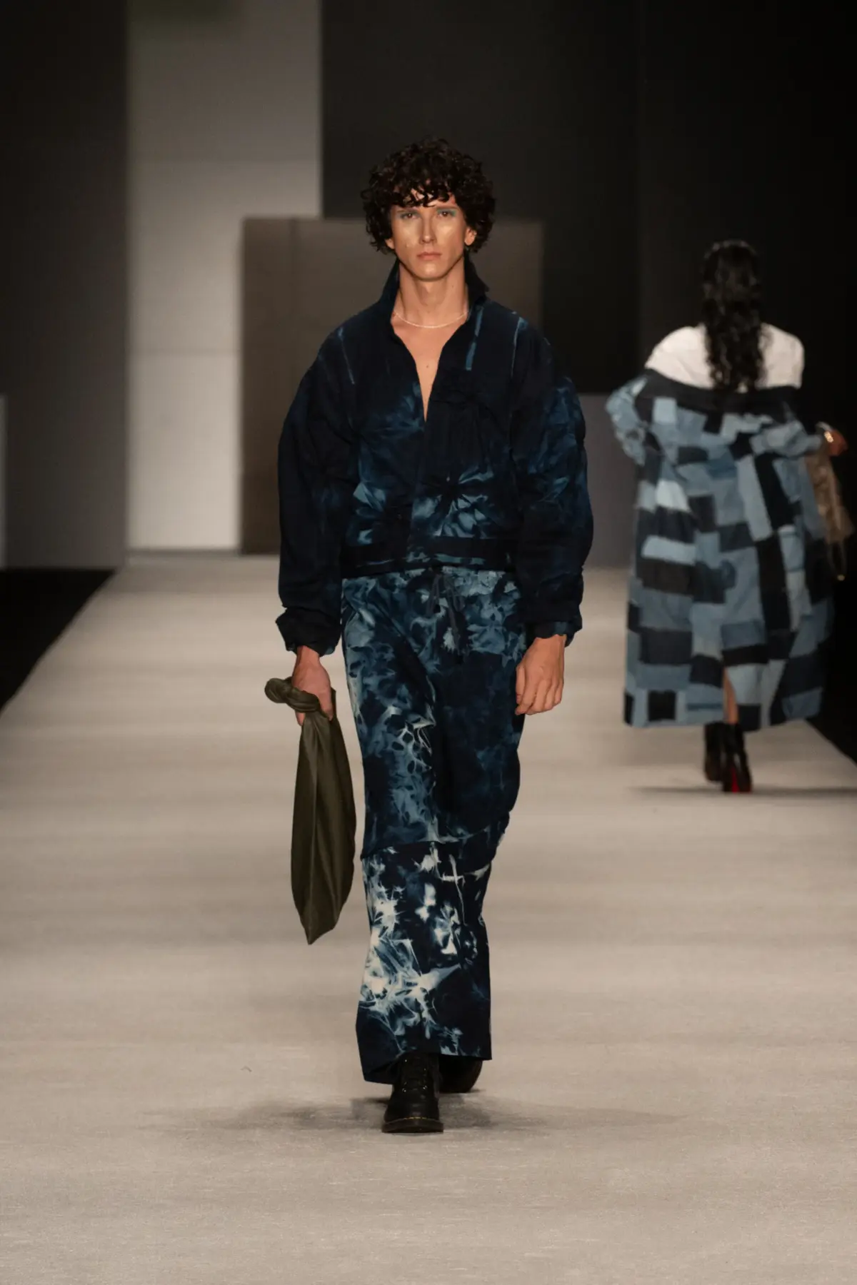 Empresarios de la economía popular conquistan el Bogotá Fashion Week con la pasarela del Colectivo PUENTE