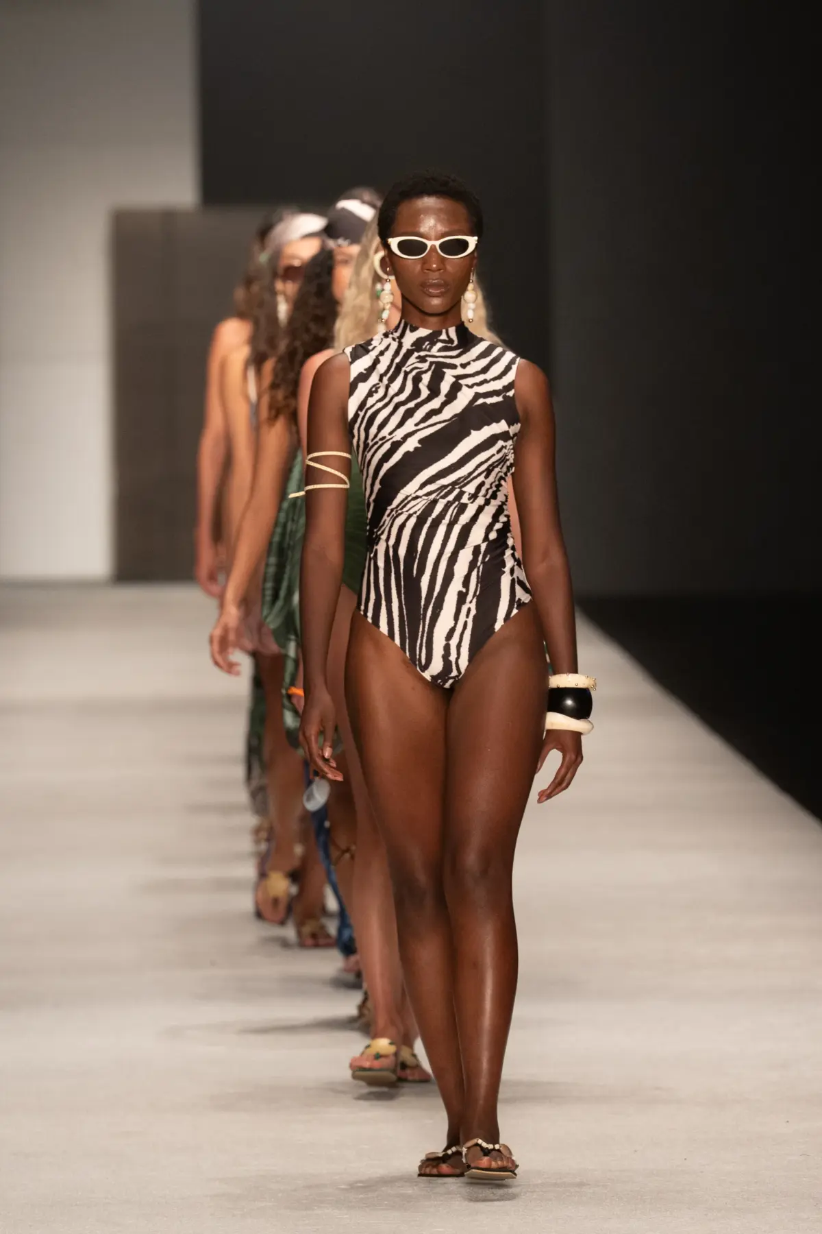 Bogotá Fashion Week 2026 reunió propuestas que redefinieron el swimwear, la feminidad contemporánea y el diseño artesanal colombiano
