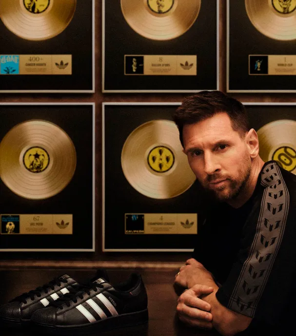 Lionel Messi y adidas presentan unas Handball Spezial que apuestan por la elegancia del negro Lionel Messi y adidas presentan unas Handball Spezial que apuestan por la elegancia del negro