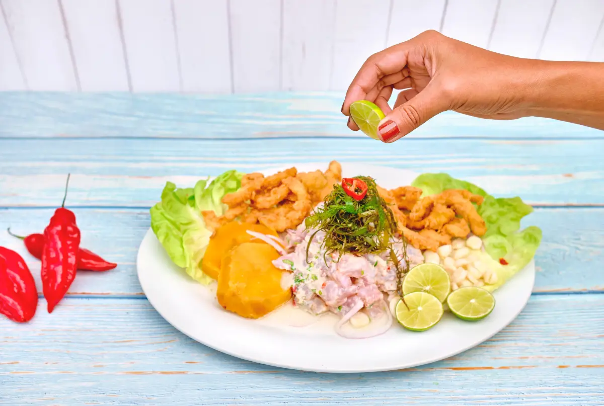 Día del Ceviche: el limón no cocina el pescado, y la ciencia explica por qué