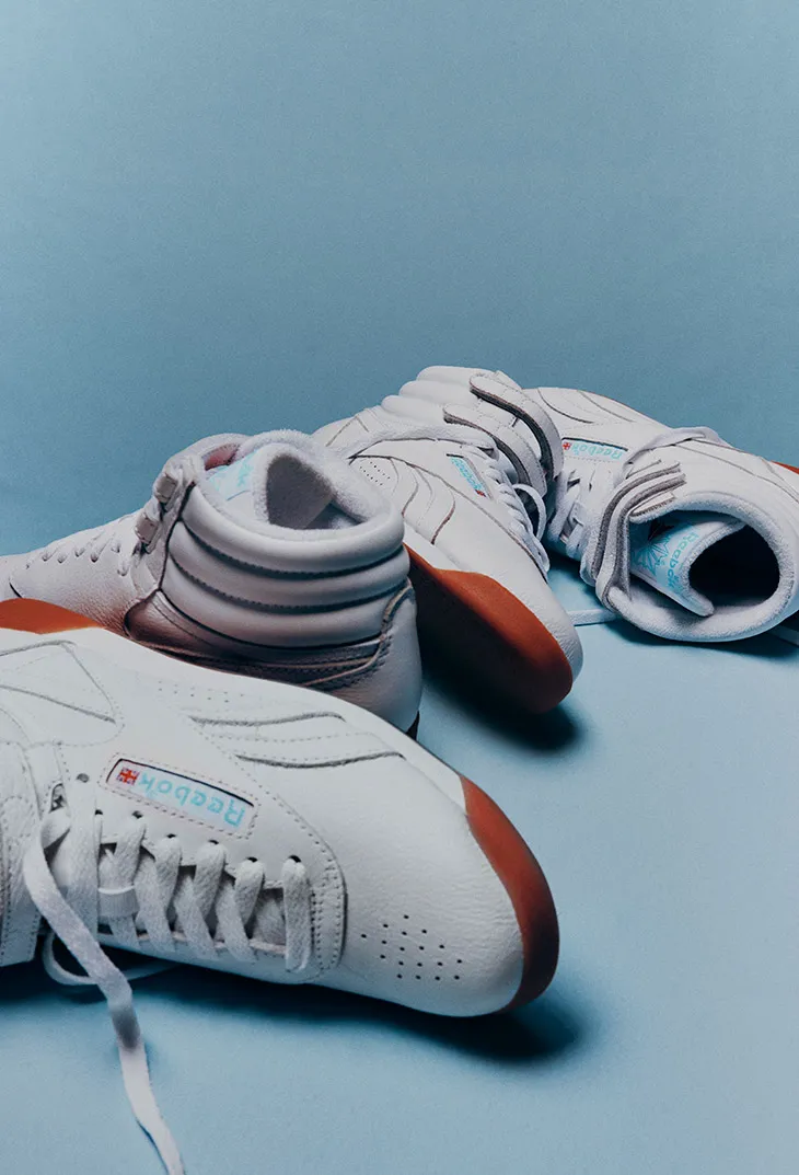Karol G y Reebok celebran los clásicos que nunca pasan de moda con la campaña Born Classic. Worn Together.