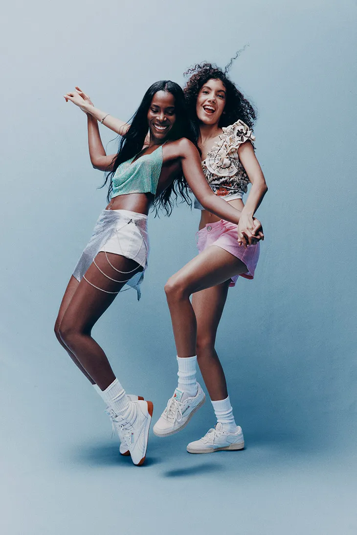 Karol G y Reebok celebran los clásicos que nunca pasan de moda con la campaña Born Classic. Worn Together.
