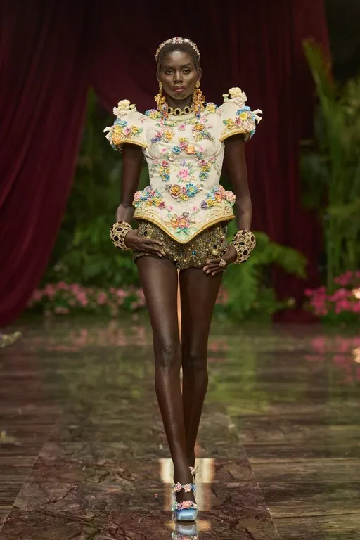 Of Goddesses and Mortals: Dolce & Gabbana volvió a Taormina con Alta Moda