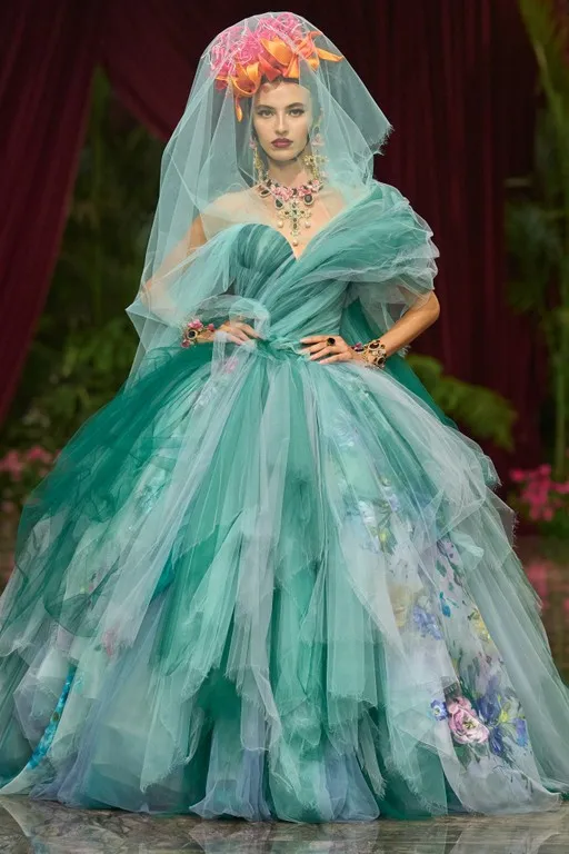 Of Goddesses and Mortals: Dolce & Gabbana volvió a Taormina con Alta Moda