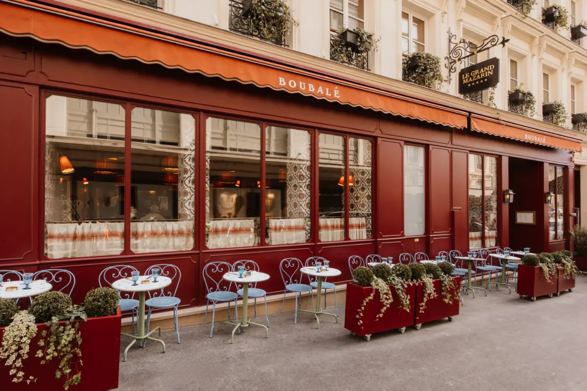 El hotel Le Grand Mazarin invita a saborear momentos al aire libre con la llegada de los días soleados en París