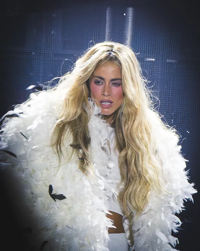 Tini luce DELOSANTOS en su gira internacional: “FUTTTURA World Tour”