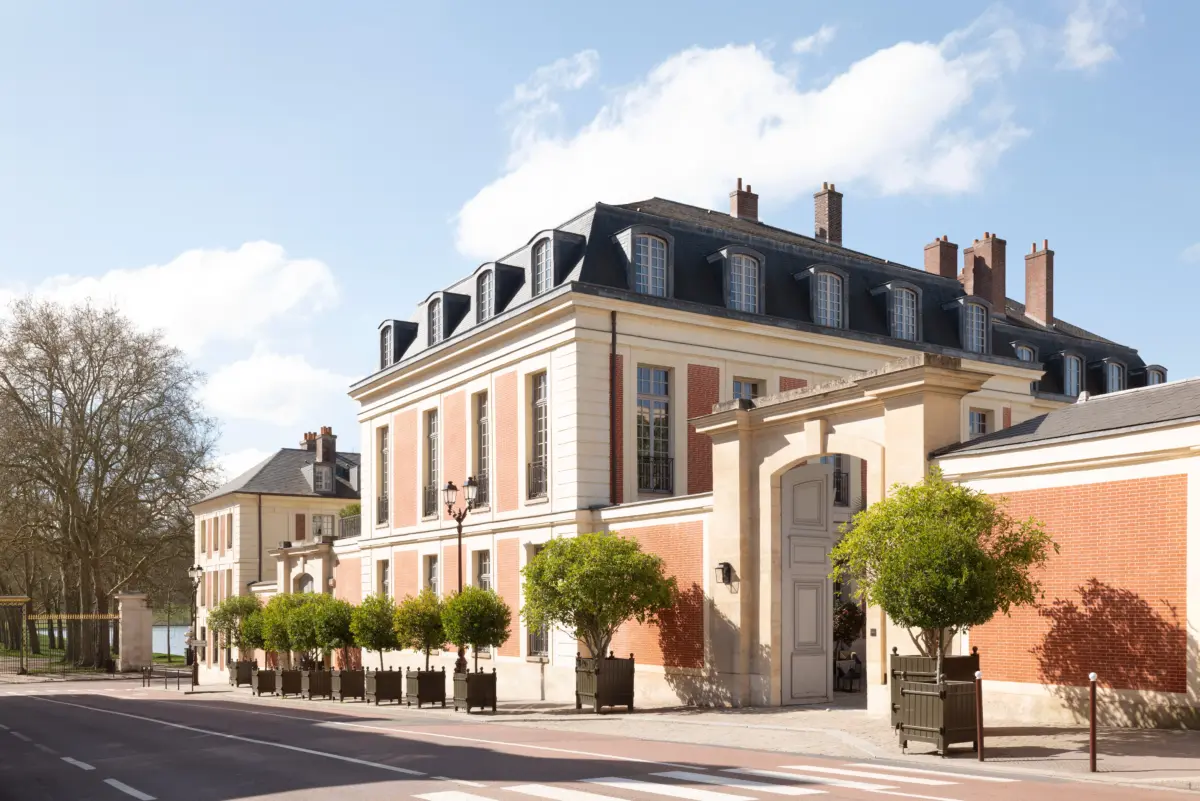 AIRELLES LE GRAND CONTRÔLE UNA NUEVA HISTORIA COMIENZA EN EL CHÂTEAU DE VERSAILLES: “LE PAVILLON DES JARDINIERS”