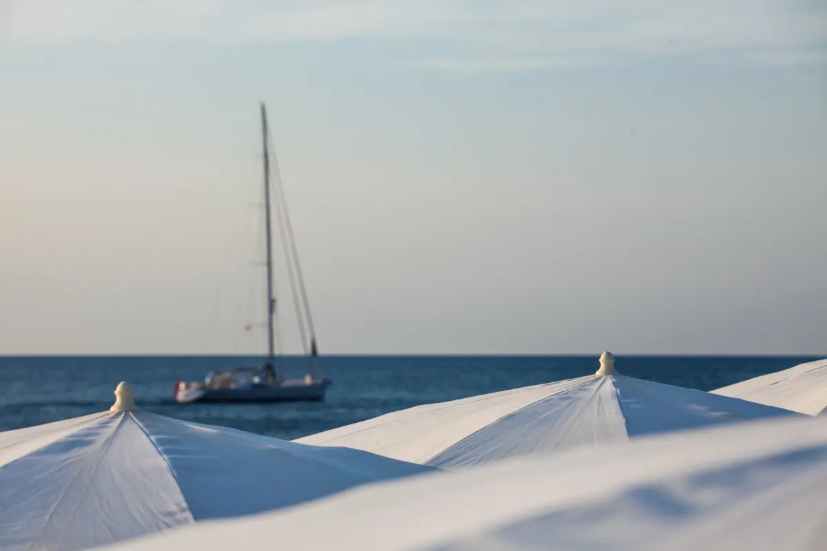 Este verano, Experimental Beach Ibiza recibe a Casa Pregonda para una residencia solar con acentos baleares