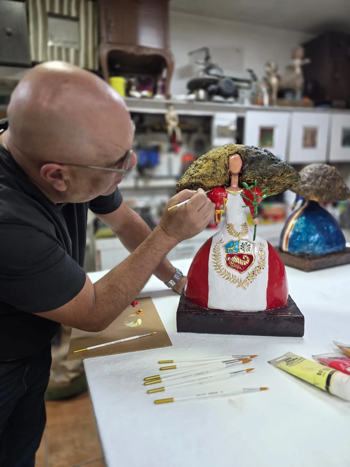“Menina Patria”: Paolo Cordano reimagina la identidad del Perú a través de esculturas inspiradas en la figura clásica de la menina