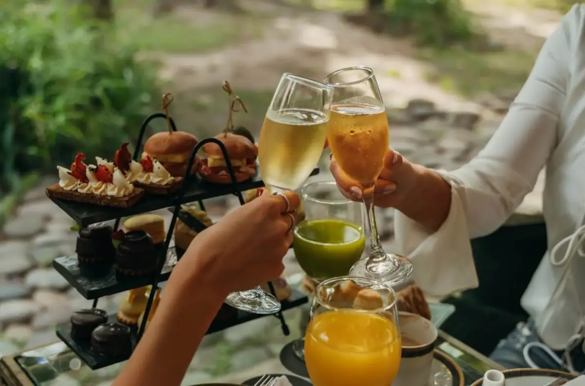 El nuevo lujo es hacer una pausa: el ritual del té de la tarde conquista el invierno porteño