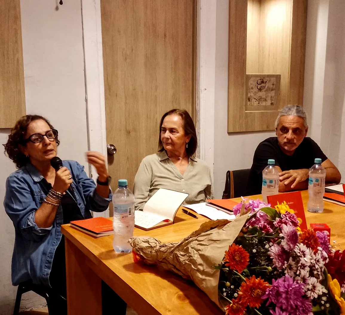 Marcela Robles presentó La culpa es mía, su más reciente publicación Marcela Robles presentó La culpa es mía, su más reciente publicación