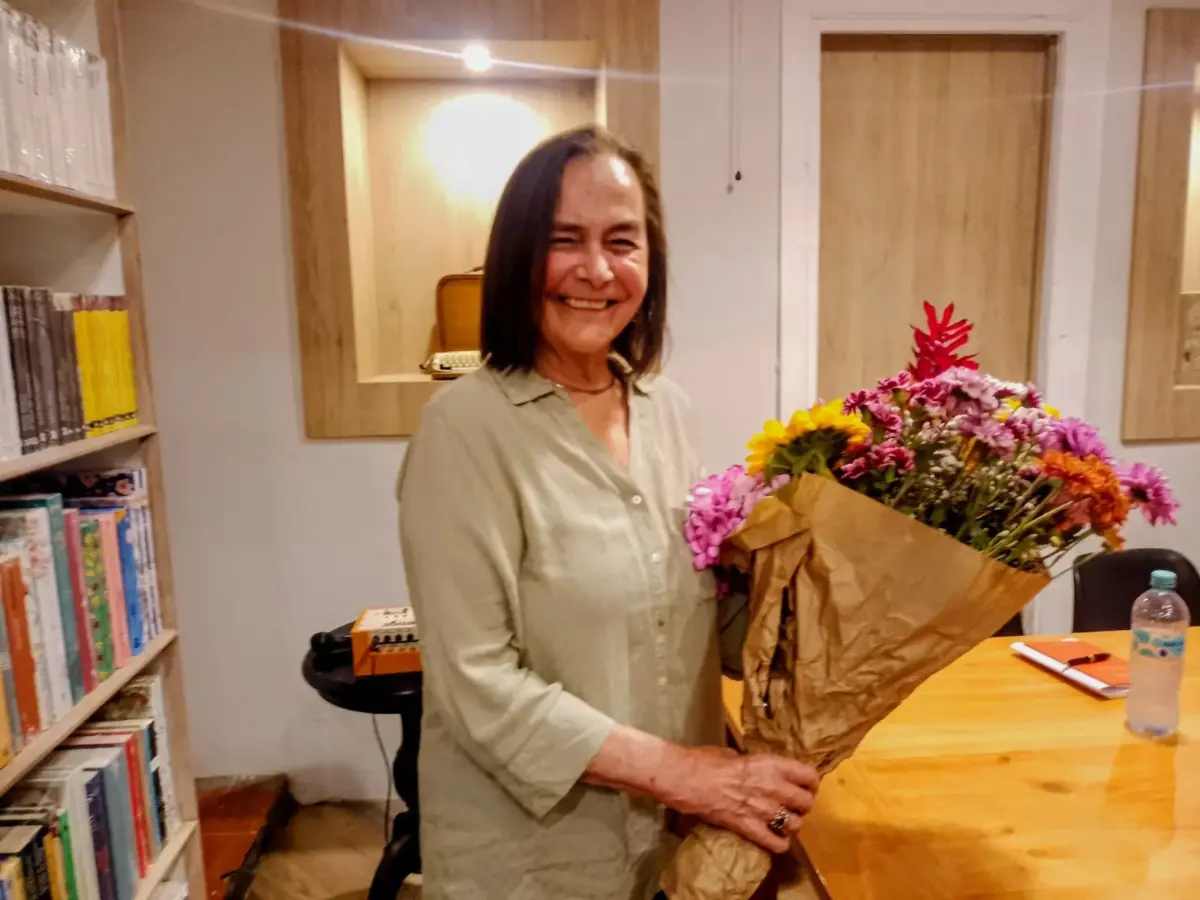 Marcela Robles presentó La culpa es mía, su más reciente publicación Marcela Robles presentó La culpa es mía, su más reciente publicación