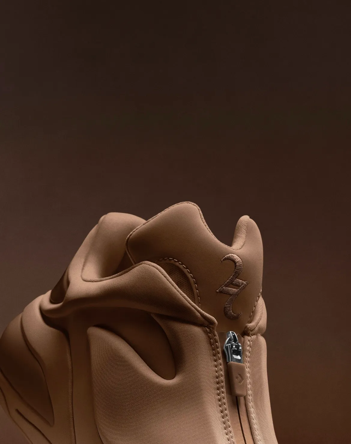 La historia de las Converse SHAI 001 continúa con los colores inspirados en la familia