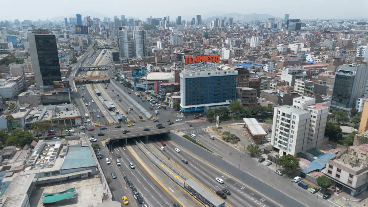 Punto Visual: 47 años liderando la publicidad exterior (OOH) en Perú