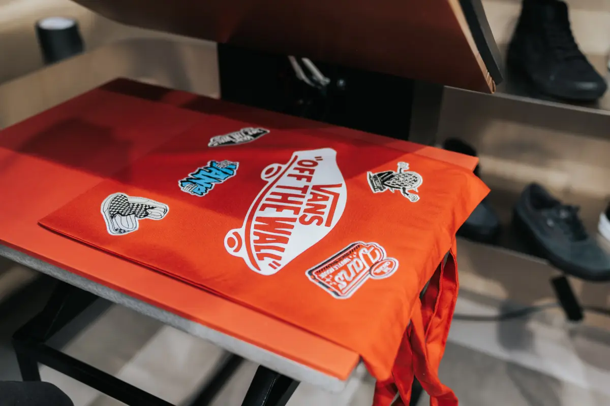 Vans inaugura nueva tienda en el Jockey Plaza con un evento que celebra la cultura urbana