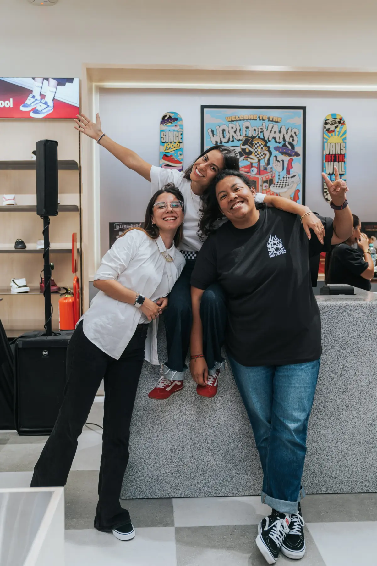 Vans inaugura nueva tienda en el Jockey Plaza con un evento que celebra la cultura urbana