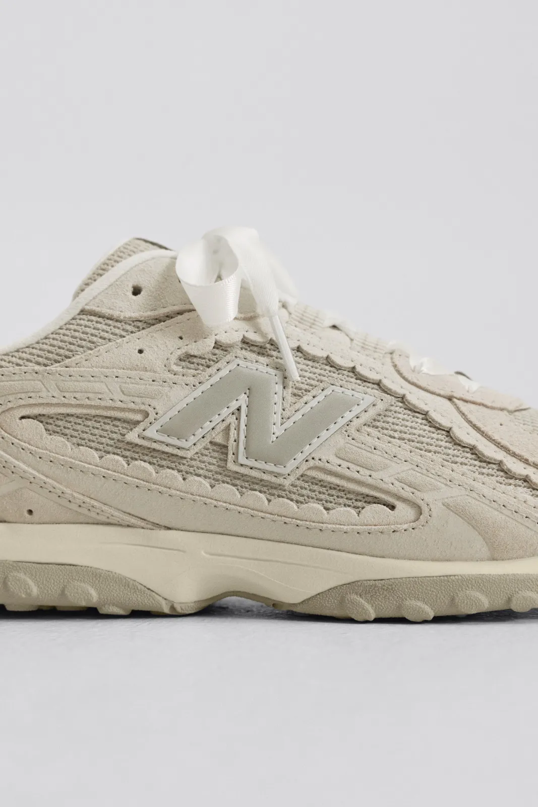 ROSALÍA protagoniza la campaña de New Balance para las nuevas 204L ROSALÍA protagoniza la campaña de New Balance para las nuevas 204L