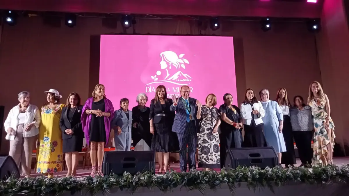 Con emotiva premiación a destacadas líderes se conmemoró Día de la Mujer