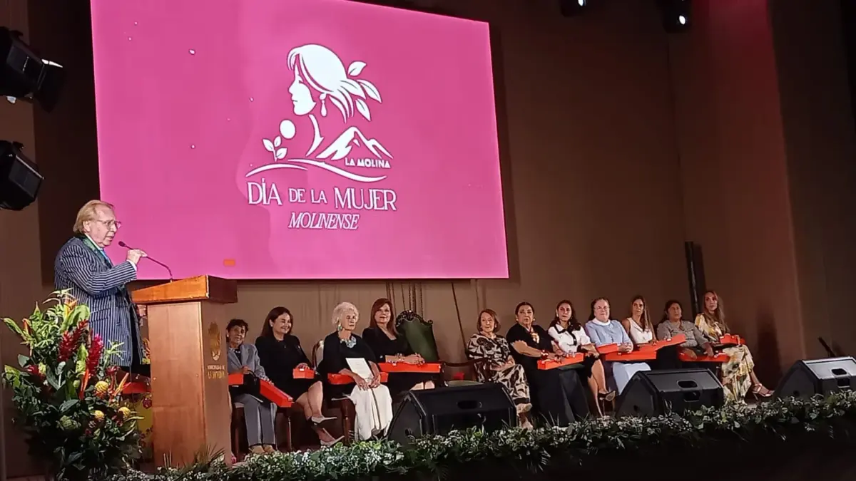 Con emotiva premiación a destacadas líderes se conmemoró Día de la Mujer