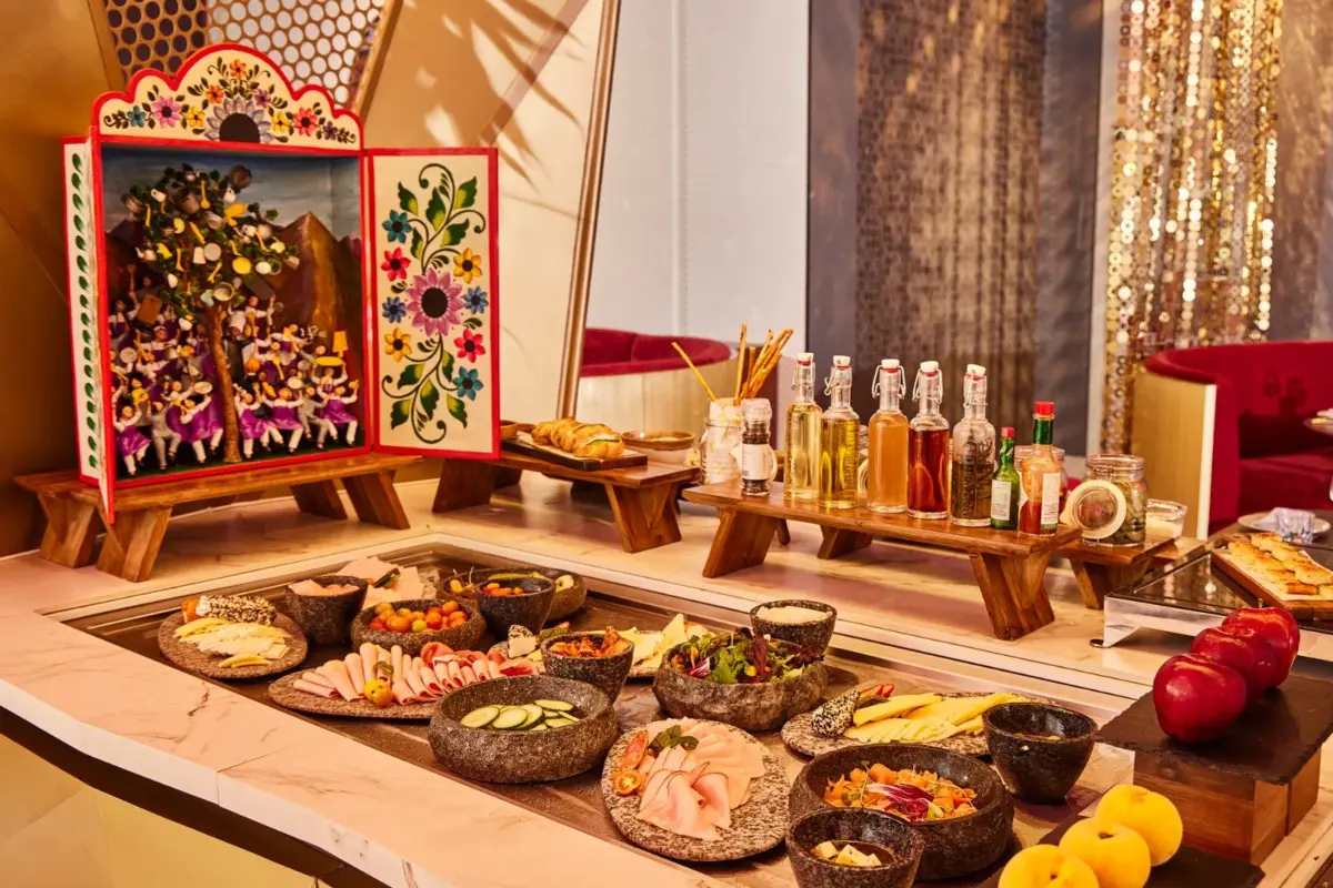 Cada domingo se transforma en un viaje: Zönico presenta su nueva experiencia de almuerzo buffet en nhow Lima