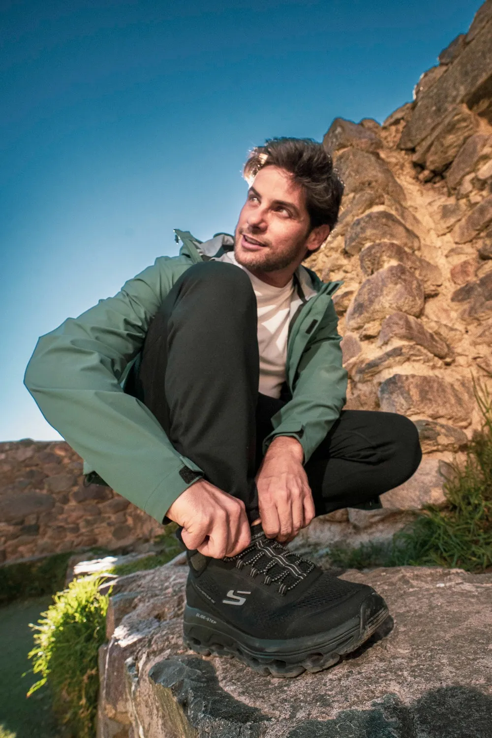 Andrés Wiese y Ximena Cano protagonizan la nueva campaña Sports Adventure de Skechers Perú tras recorrer Cusco poniendo a prueba su calzado Andrés Wiese y Ximena Cano protagonizan la nueva campaña Sports Adventure de Skechers Perú tras recorrer Cusco poniendo a prueba su calzado