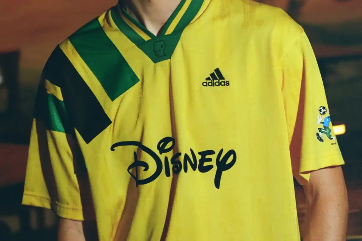 adidas, Brain Dead y Disney reinventan el fútbol noventero con una colección cargada de nostalgia