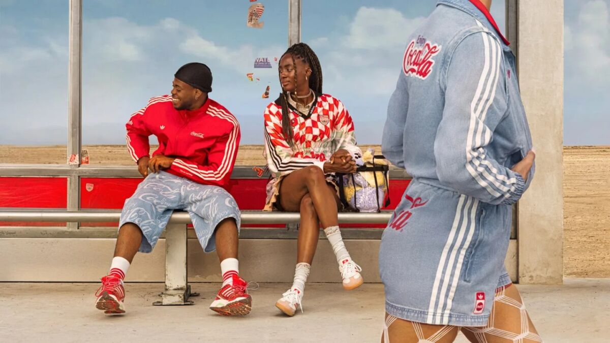 Adidas y Coca-Cola celebran el Mundial 2026 con una colección retro inspirada en la cultura futbolera