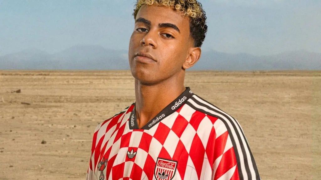 Adidas y Coca-Cola celebran el Mundial 2026 con una colección retro inspirada en la cultura futbolera Adidas y Coca-Cola celebran el Mundial 2026 con una colección retro inspirada en la cultura futbolera