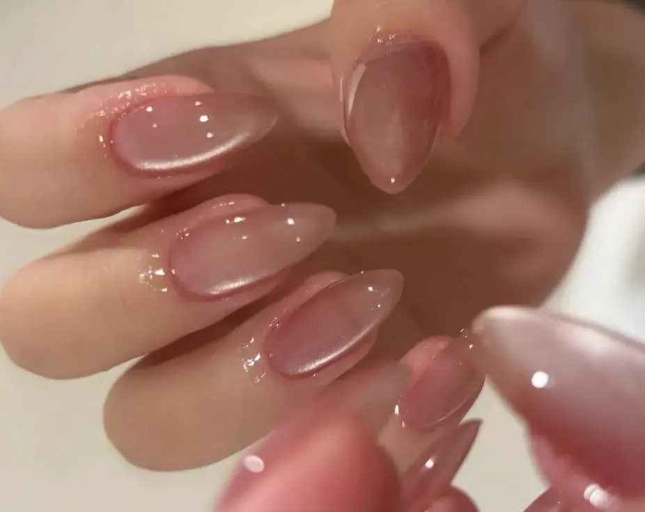 Milky Rosé Nails: la manicura minimalista que dominará la temporada