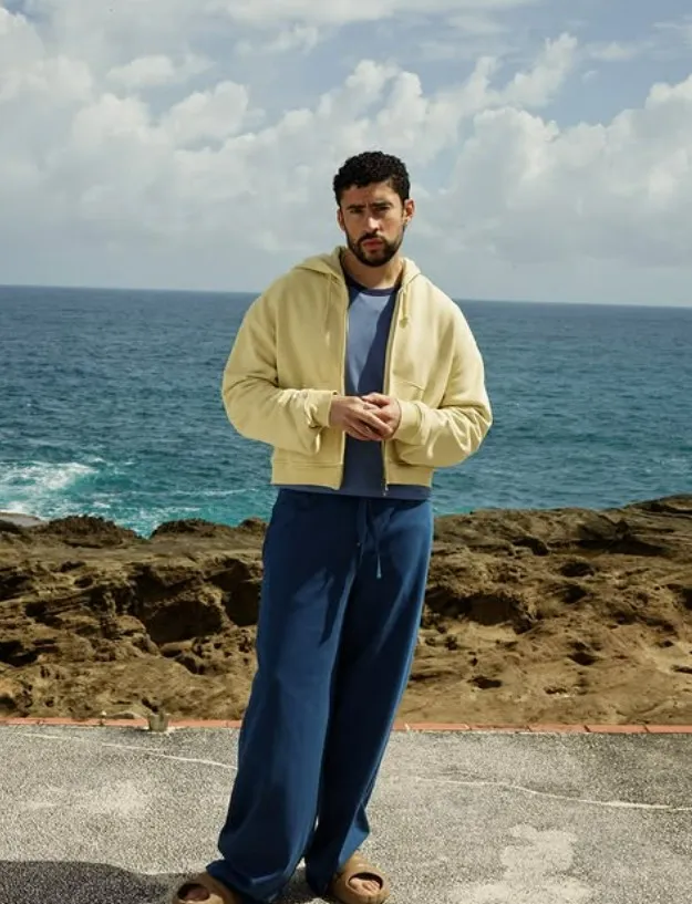 Bad Bunny y Zara presentan una colección que transforma el streetwear latino en lujo cotidiano Bad Bunny y Zara presentan una colección que transforma el streetwear latino en lujo cotidiano