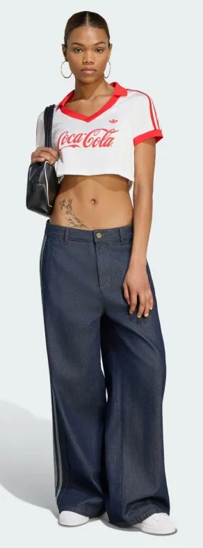 Adidas y Coca-Cola celebran el Mundial 2026 con una colección retro inspirada en la cultura futbolera Adidas y Coca-Cola celebran el Mundial 2026 con una colección retro inspirada en la cultura futbolera