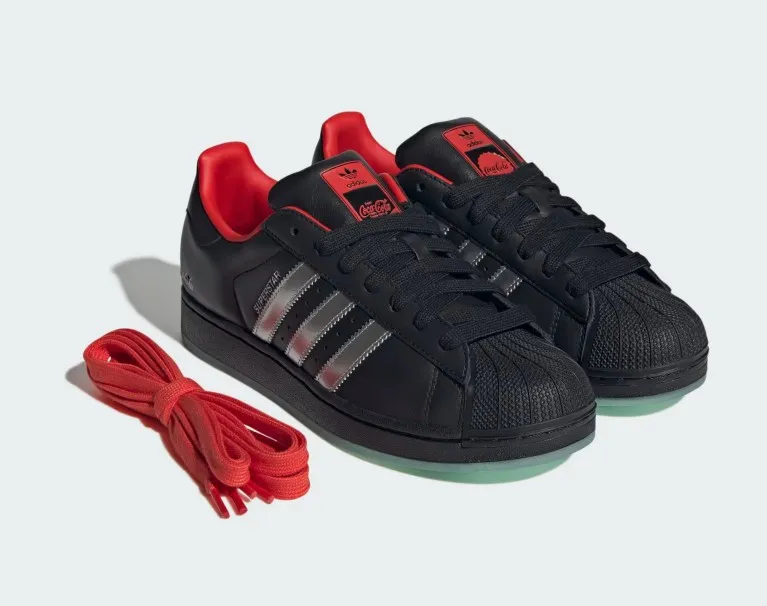 Adidas y Coca-Cola celebran el Mundial 2026 con una colección retro inspirada en la cultura futbolera Adidas y Coca-Cola celebran el Mundial 2026 con una colección retro inspirada en la cultura futbolera