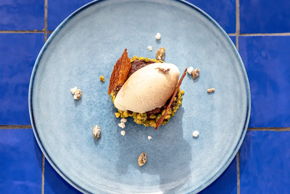 Este verano, Experimental Beach Ibiza recibe a Casa Pregonda para una residencia solar con acentos baleares