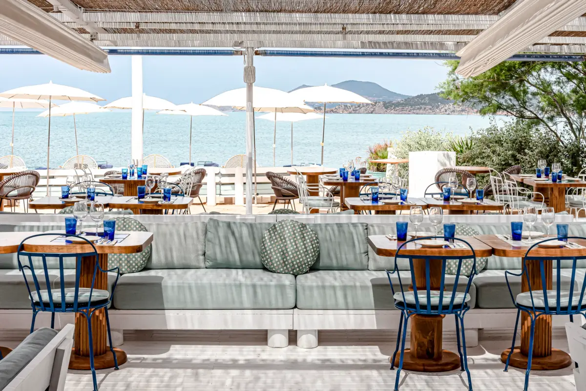 Este verano, Experimental Beach Ibiza recibe a Casa Pregonda para una residencia solar con acentos baleares